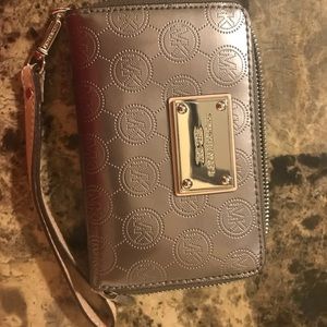 Michael kors wristlet
